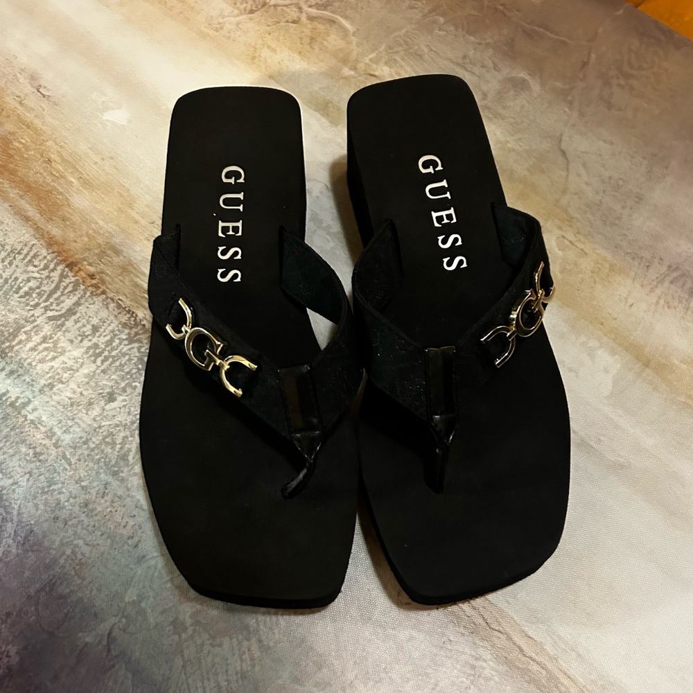 NWOT GUESS Black and Gold Wedge Sandals - Picture 5 of 5